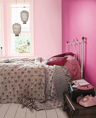 modern interior color trends pink wall accessories