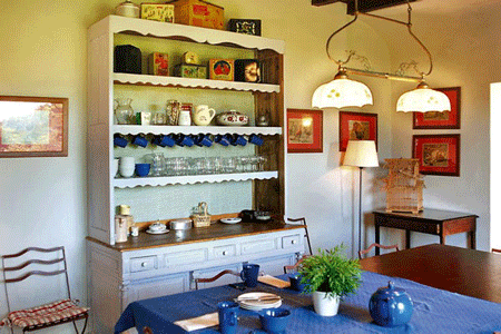 tuscan style furniture, shelves tables and country kitchen decorating ideas