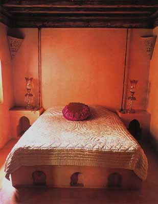 Warm Colors for Bedroom Decorating in Moroccan Style