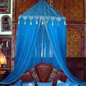 blue-color-moroccan-beds-canopy-bedroom-decor
