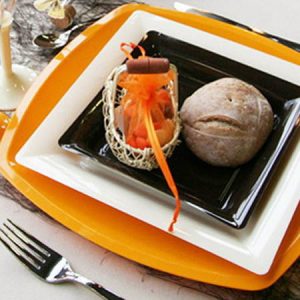 table decoration ideas in orange colors are great for fall decorating