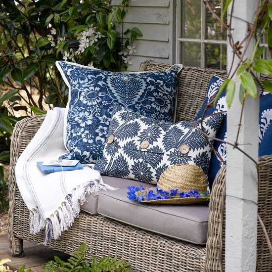 decorative pillows for outdoor bench