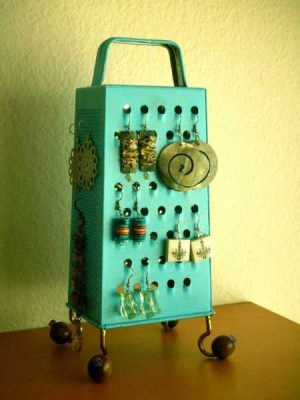 recycled crafts and jewelry storage ideas