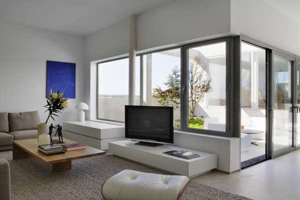 living room design with large windows