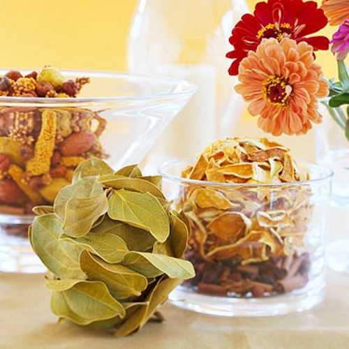 thanksgiving table centerpieces made of spices