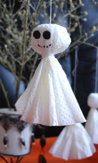 handmade ghosts, halloween decorations