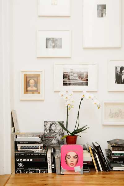 black and white decorating with pink accent