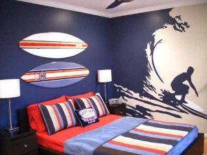surfing themed bedroom decorating in red and blue colors