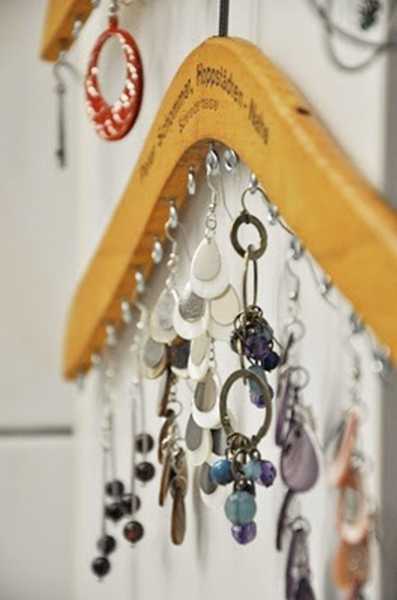 hander with hooks for jewelry storage