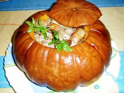 meal prepared in pumpkin, thanksgiving table centerpiece idea