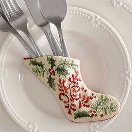 christmas centerpiece ideas with embroidery in vintage style