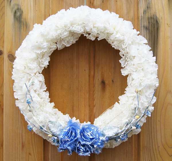 making wreaths for wall decorating