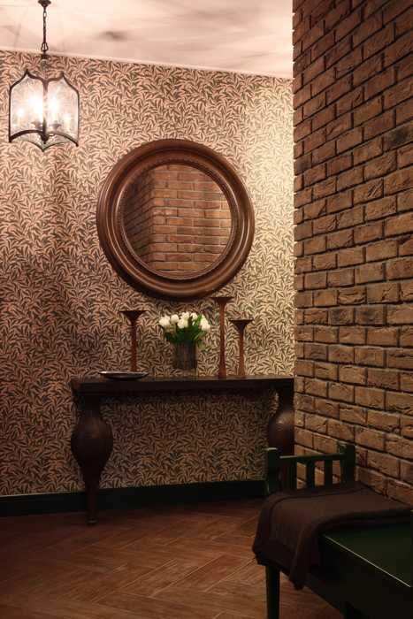 round wall mirror in wooden frame and antique console table