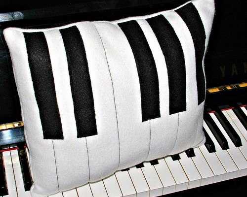 Black and White Decorating Ideas Highlighting Music Themes