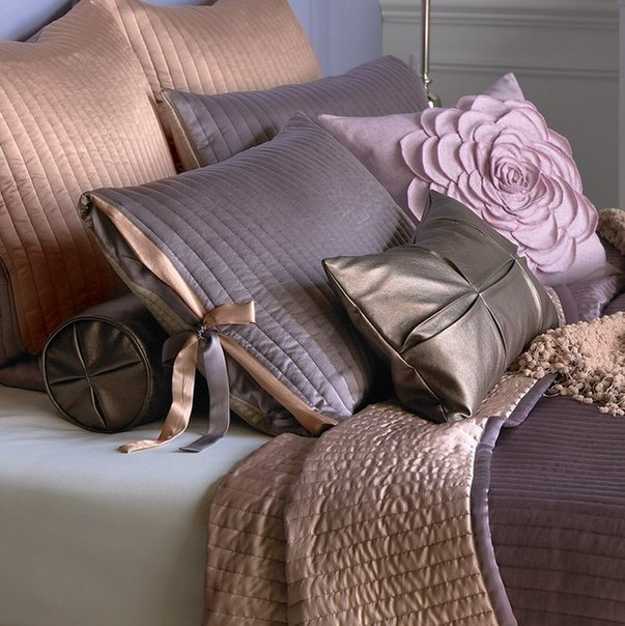 modern bedding sets and decorative pillows
