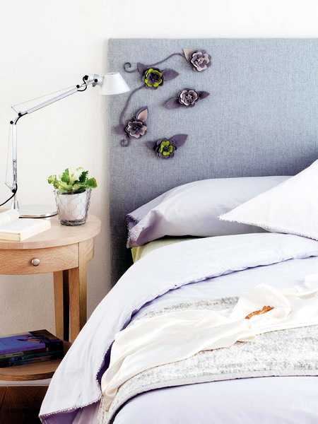 craft idea for bed headboard decorating with felt flowers