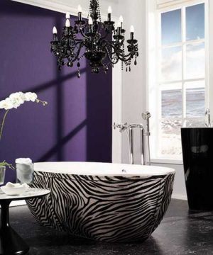 zebra bathtub and purple wall paint for bathroom decorating