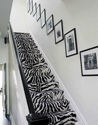 black and white ataircase painting idea, zebra pattern