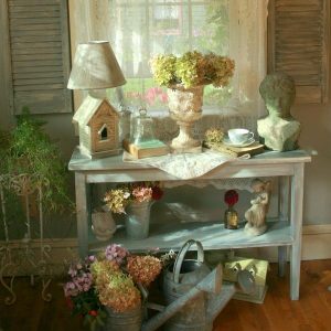 shabby chic ideas inspired by beautiful flowers and garden decorations in vintage style