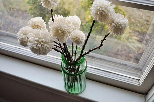 30 Christmas Decorating Ideas with Pompoms, Simple and Colorful