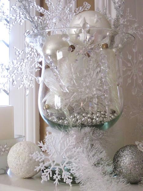 33 Ways to Use Snowflakes for Winter Home Decorating