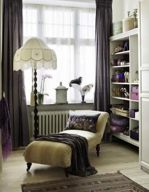 interior decorating with vintage furniture and accessories