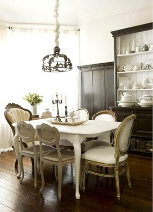 25 Ideas for Classic Dining Room Decorating with Vintage Furniture