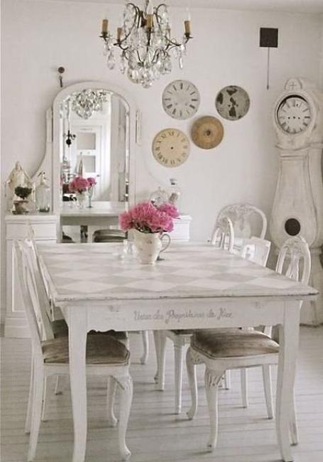 25 Ideas for Classic Dining Room Decorating with Vintage Furniture