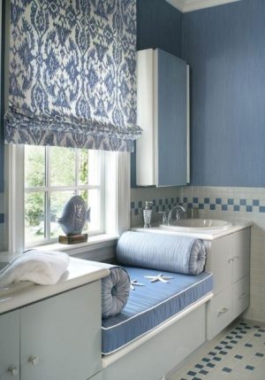 modern bathroom decorating with fabric roman shades