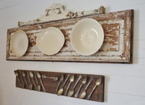 decorative accessories for empty walls decorative plates arrangement ideas