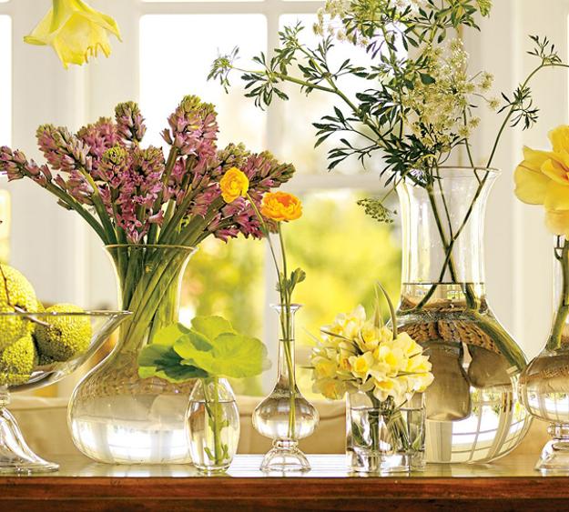 Вазочки на кухне. Фитодизайн Икебана. Прозрачные вазы в интерьере. Вазы с цветами в интерьере. Цветочная композиция в вазе.