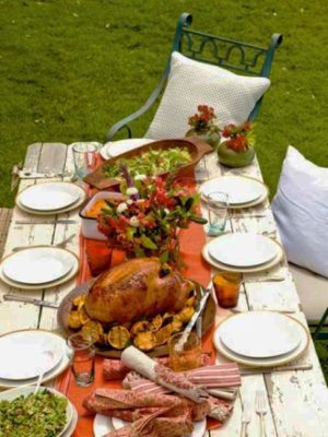outdoor turkey table setting