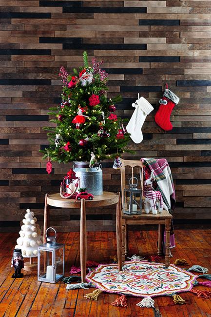 modern christmas decor in white and red