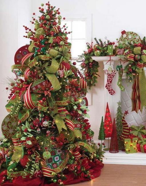 Floral Christmas Tree Decorating Ideas, Beautiful Poinsettia Ornaments